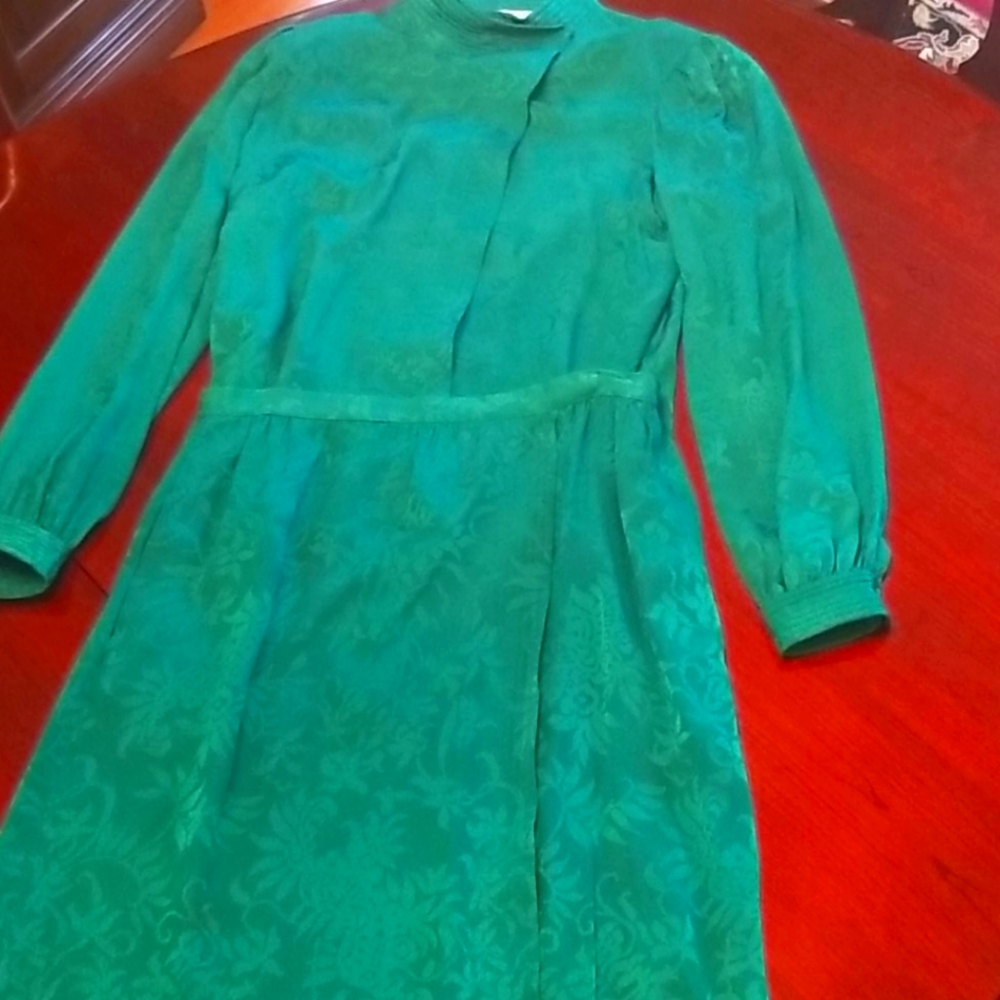 Jerry Regengogen, two piece set. 100% silk.